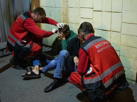 ﻿Уночі в одному з кафе Києва троє чоловіків відкрили стрілянину, попередньо, пістолет був стартовим