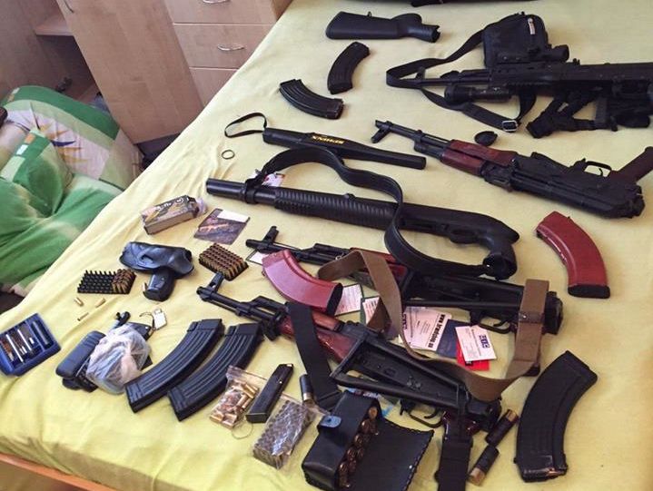 СБУ обнаружила в Киеве четыре тайника с оружием