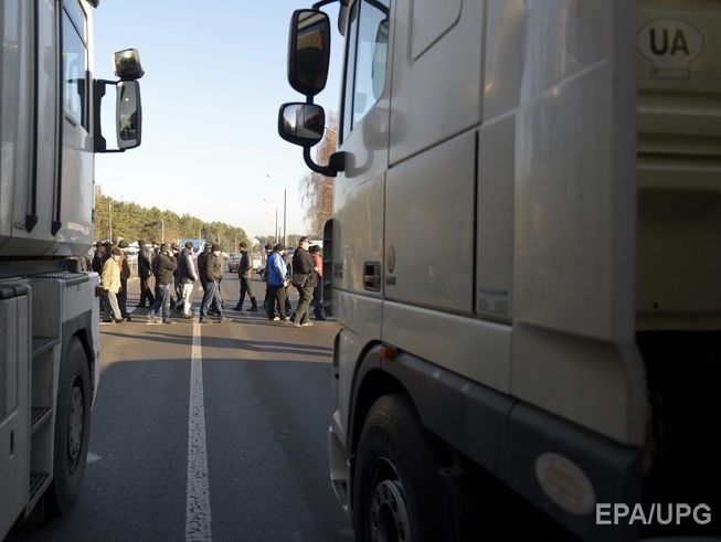 Россия полностью остановила транзит украинских грузовиков через свою территорию