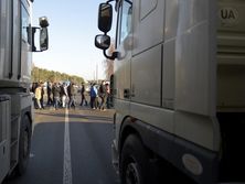 Россия полностью остановила транзит украинских грузовиков через свою территорию