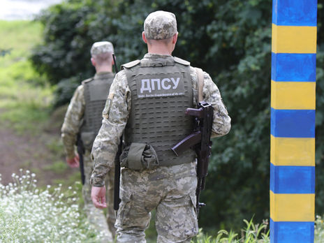 В Черновицкой области пограничники со стрельбой остановили внедорожник, прорывавшийся к границе, есть раненый – Госпогранслужба