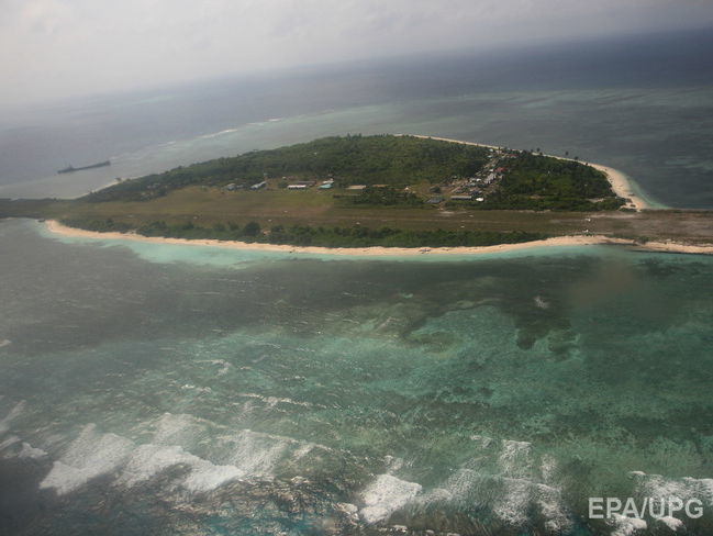 Китай разместил ракеты на спорном острове
