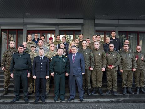 Аваков и министр обороны Полторак с бойцами Нацгвардии и добробатов