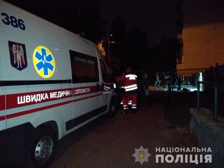 Мужчина в Киеве убил жену из-за развода и пытался перерезать себе горло – полиция