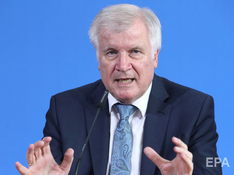 В Германии считают, что статуса беженца нужно лишать иностранцев, которые регулярно бывают на родине