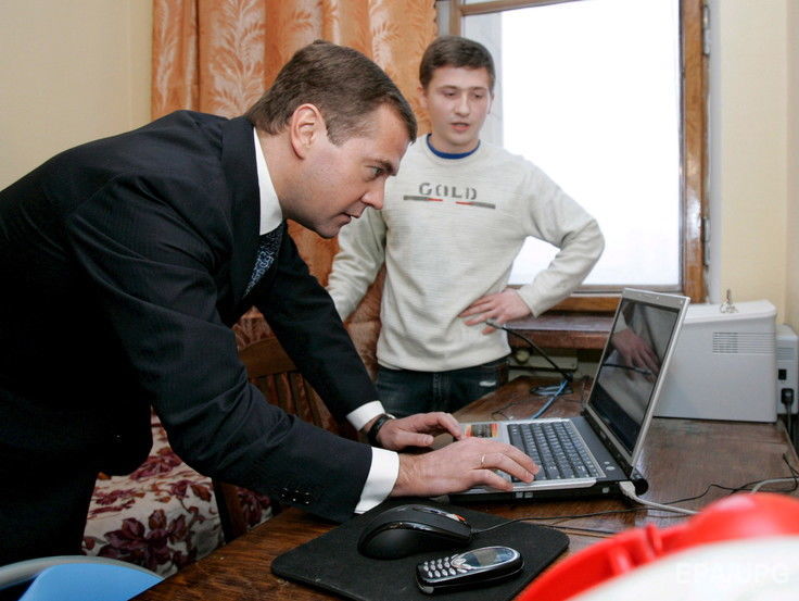 Медведев смог зайти на сайт Rutracker, который в РФ навечно заблокирован решением суда