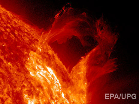 NASA показало, как от Солнца отрывается протуберанец. Видео