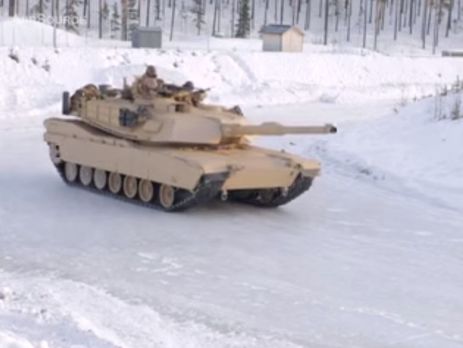 Американские солдаты устроили в Норвегии снежный дрифт на танке M1A1 Abrams