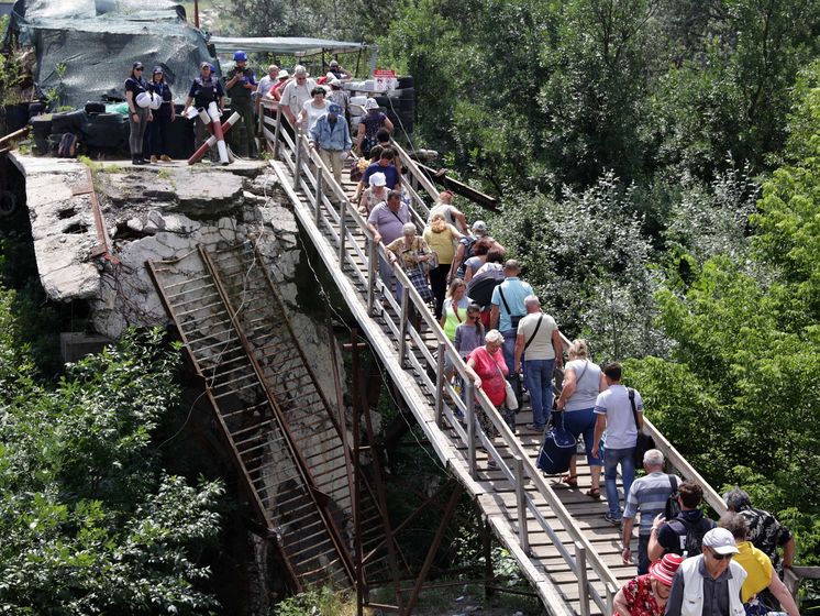 Боевики срывают демонтаж фортификационных сооружений моста в Станице Луганской – СЦКК