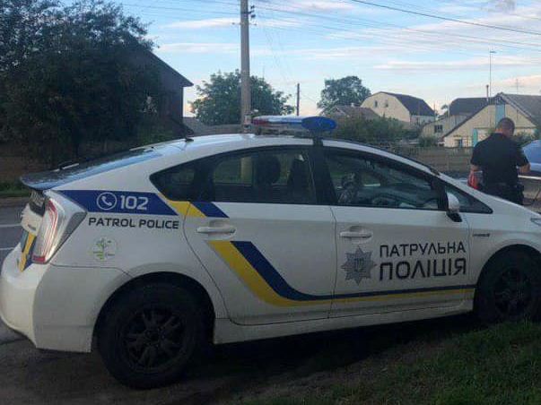 Полиция в Киевской области остановила автомобиль из-за нарушения, при проверке документов водитель авто умер
