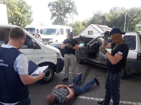 СБУ задержала начальника таможенного поста при получении $2,5 тыс. взятки