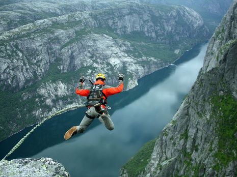 Полиция открыла уголовное производство из-за падения двух туристов во время занятий роуп-джампингом в Буковеле