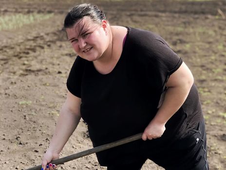 ﻿alyona alyona опублікувала портрети з виделкою в лобі