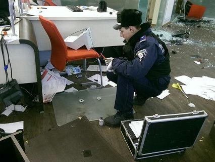 Полиция открыла уголовные производства по разгрому офиса и банков в центре Киева