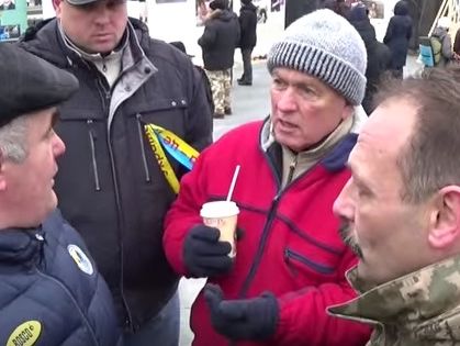 В Киеве произошла словестная перепалка между депутатом Барной и активистом Майдана