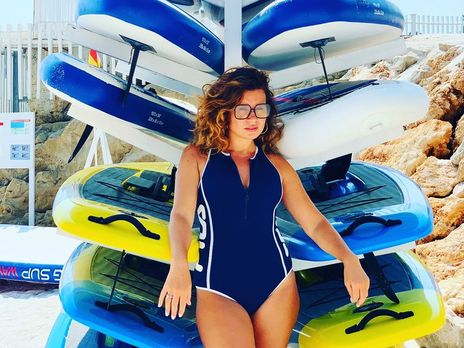 Жена Monatik показала фигуру в купальнике