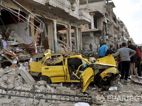 Разрушенные здания, сгоревшие машины, десятки погибших – последствия двойного взрыва в Хомсе. Фоторепортаж