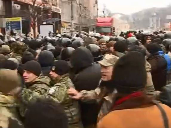 Спикер Нацполиции Киева: Полиция действовала по закону, не пропустив на Майдан оборудование для сцены