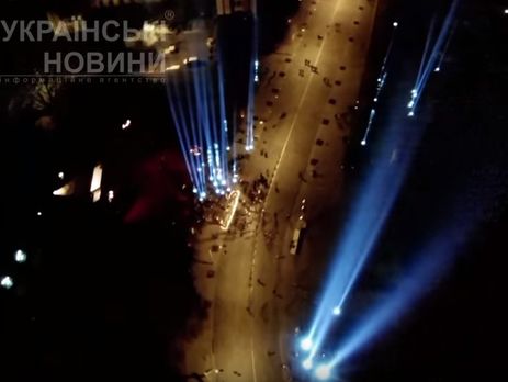 В память о Небесной сотне. Лучи достоинства засняли с высоты птичьего полета. Видео