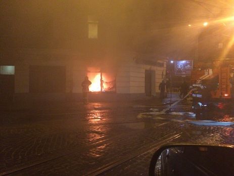 Во Львове ночью горело отделение "Сбербанка России", и кто-то пытался поджечь еще одно