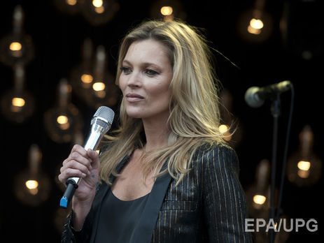 Мосс травмировала ногу на отдыхе с молодым возлюбленным