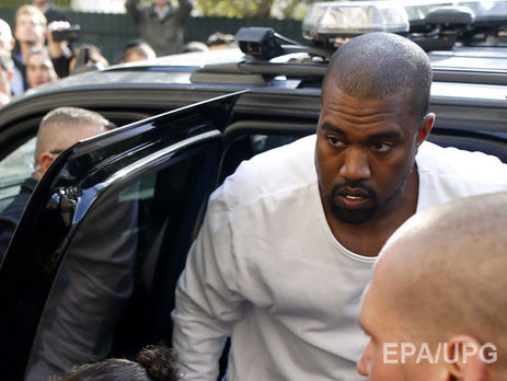 Уэст остановил драку папарацци с помощью объятий