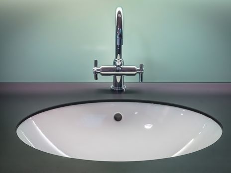 ﻿Рятувальники почали підвозити воду в район Лисичанська Луганської області, де жителям вимкнули водопостачання через борги