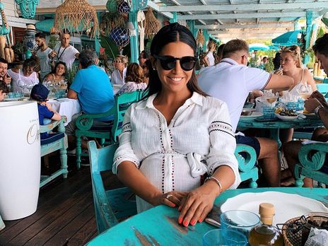 ﻿Дімопулос розповіла, як її десятирічний син реагує на прийдешнє поповнення в сім'ї