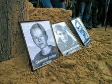 В Харькове установили памятник на месте теракта во время мирного шествия 22 февраля 2015 года. Фоторепортаж