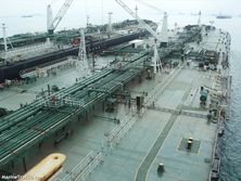 В результате отравления метиловым спиртом на борту танкера в Черном море умер один гражданин Украины, второго госпитализировали – МИД