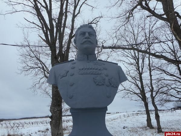 В Псковской области РФ установили бюст Сталина