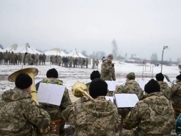 Оркестр 30-й бригады сыграл джаз для сослуживцев на военном полигоне в Ровенской области. Видео