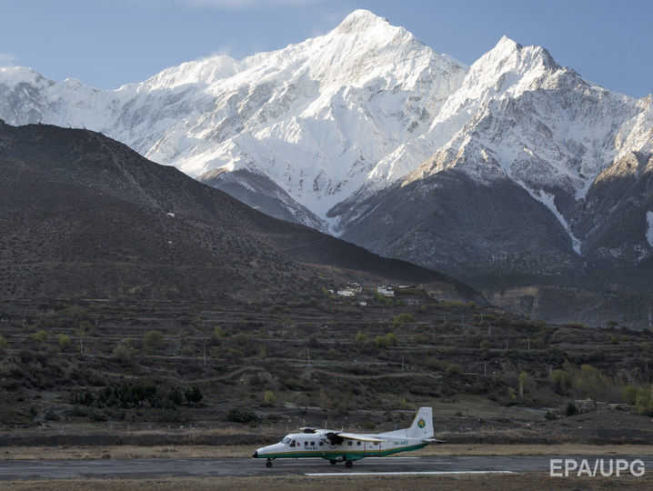 В горах Непала пропал пассажирский самолет