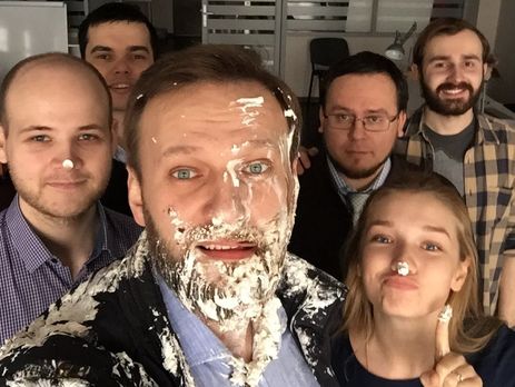 Навальный: Зато все хотят делать селфи со мной 