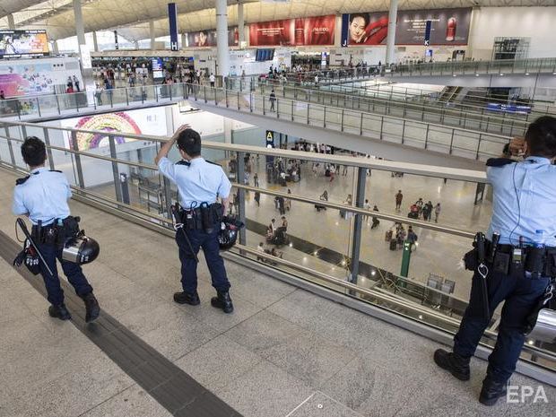 В Гонконге суд продлил запрет на акции протеста в аэропорту