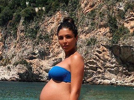 ﻿Дімопулос на пізньому терміні вагітності позувала в бікіні