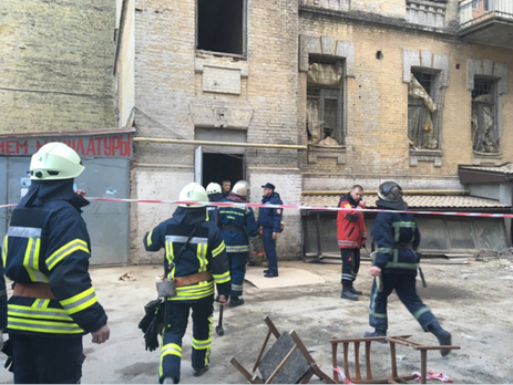 Пресс-секретарь Кличко: Из-под завалов рухнувшего дома в центре Киева спасли двух человек