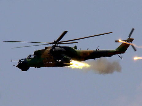 В центре Москвы на здание ФСБ на Лубянке сел боевой вертолет. Видео