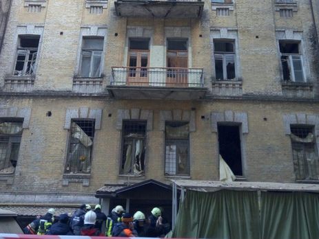 Из обвалившегося дома в центре Киева спасли шестерых рабочих, более 200 человек разбирают завалы