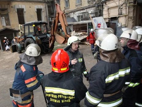 Из-под завалов рухнувшего дома в Киеве извлекли тела двух погибших
