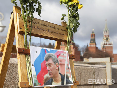 Посол США в России Теффт возложил венок на месте гибели Немцова