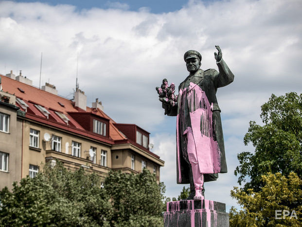 "Жители не хотят, чтобы стоял этот памятник". В Праге намерены предложить России забрать скульптуру Конева