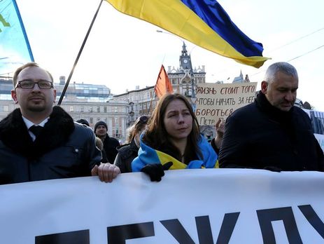 В Москве участники акции в поддержку Савченко, которая проходила в рамках марша памяти Немцова, спели гимн Украины. Видео