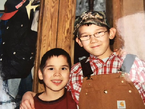 Двое подростков, которых застрелил отчим в США, могли быть усыновлены в Казахстане