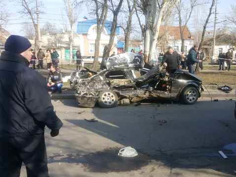 В Николаеве четыре человека погибли из-за столкновения автомобилей