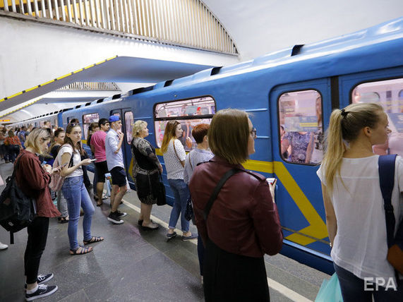﻿На 10 станціях київського метрополітену перестануть продавати і поповнювати картки метро