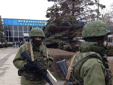 Военные заняли Кировский аэродром в Крыму