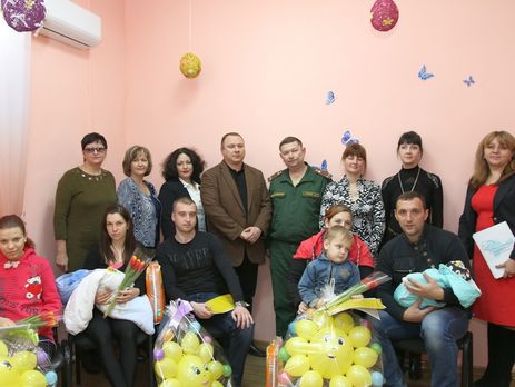 В Симферополе троим новорожденным вручили повестки в российскую армию на 2032 год