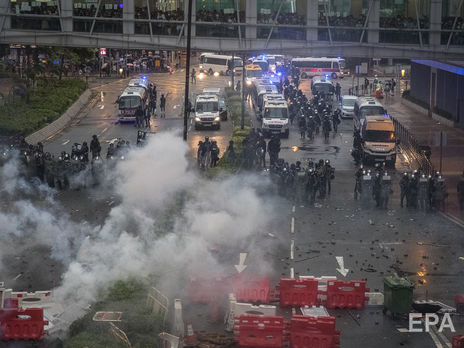 Протесты в Гонконге. Полиция впервые применила водометы и огнестрельное оружие