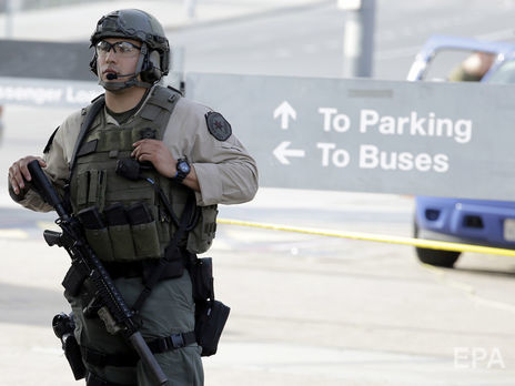 ﻿У Лос-Анджелесі поліцейський збрехав, що по ньому стріляли. Поліція провела спецоперацію із застосуванням гелікоптера в пошуках вигаданого снайпера